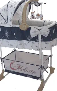 تخت گهواره کنار مادر