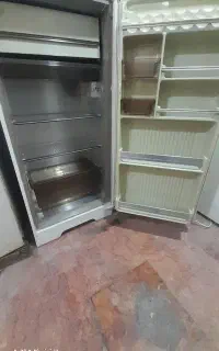 یخچال کلویناتور کاملا سالم با ضمانت