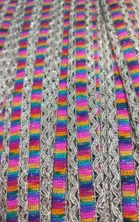 فروشنده خانم خبره در صنف خرازی و خیاطی و زبان عربی