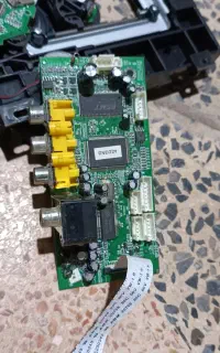تعدادی برد ضایعاتی و موبایل با کیفیت
