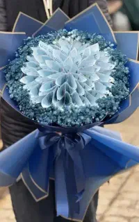 دسته گل روبانی  و گلبرگ آماده