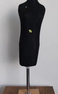 مانکن خیاطی ایستاده با پایه فلزی و چوبی