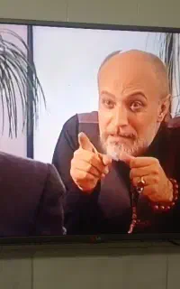 یک عدد تلویزیون 42 اینچ