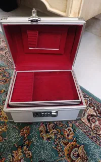 جعبه لوازم آرایش رمز دار