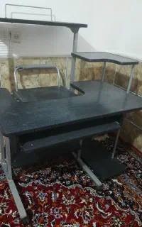 میز کامپیوتر در حد نو.سالم سالم