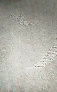 یک رول موکت نو  استفاده نشده داخل پلاستیک