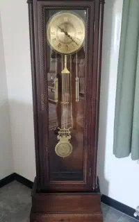 ساعت کمدار و کتابخانه شرکتی