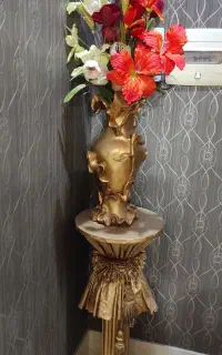 پایه تزئینی وکوزه پلی استر باشاخه گل