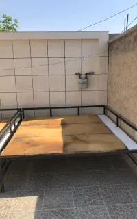 تخت آهنی