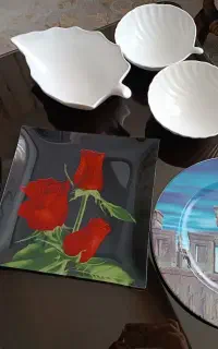 تعدادی ظرف پذیرایی