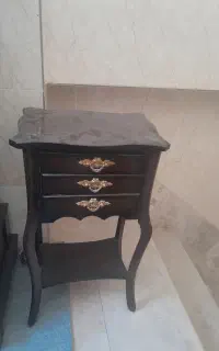 ساعت و میز تلفن