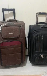 دوعد چمدان مشکی و قهوه ای