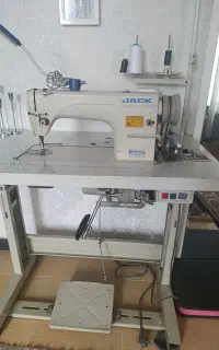 یک عدد چرخ خیاطی راسته دوز در حد نو