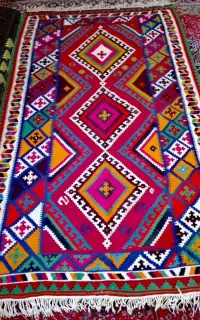 قالی محلی دستباف