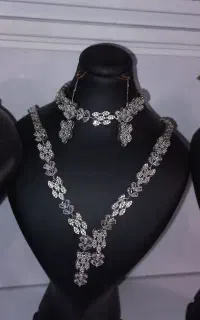 بدلیجات و لوازم ارایشی