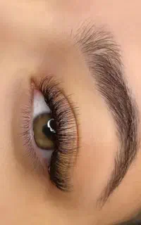 مدل برای کاشت مژه