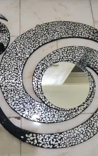 آینه و شمعدان دیواری
