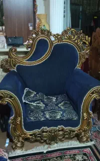 مبل هشت نفره با دو صندلی میزبان و سه میز