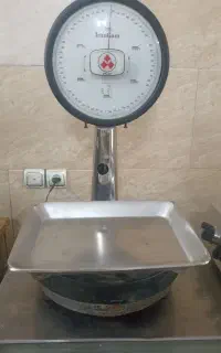 دو عدد باسکول و ترازو عقربه ای