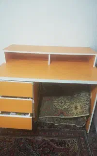 میزتحریر محکم و تمیز با ۳ کشو بزرگ
