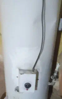 دوعدد آبگرمکن گازی برقی