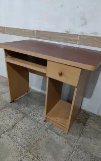 میز کامپیوتر سالم و محکم