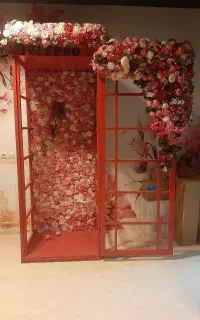 باجه تلفن انگلیسی گل ارایی شده