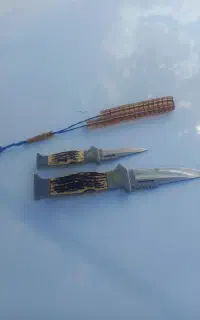 تسبیح صندل اوستی وچاقو