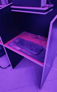 دو عدد میز کامپیوتر