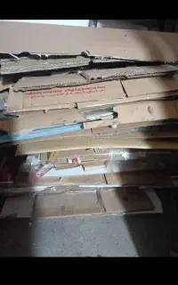 ضایعات کارتن کتاب در محل
