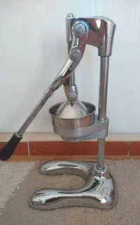 آبمیوه گیری دستی