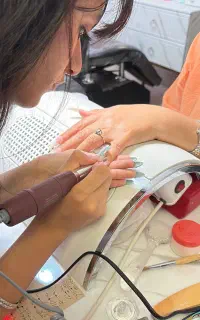 اموزش کاشت ناخن از صفر تا بازار کار
