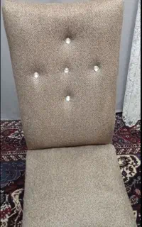 صندلی کاراملی شیک و تمیز