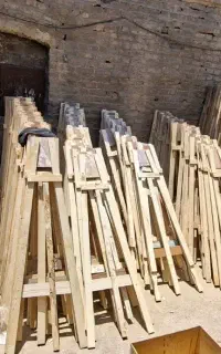 سه پایه گل .پایه گل چوبی .پایه تاج گل