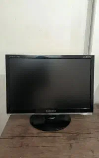 مانیتور سامسونگ ۱۹ اینچ درحد نو