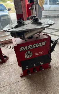یک سری لوازم سرویسکاری کامیون و سواری بفروش میرسد.
