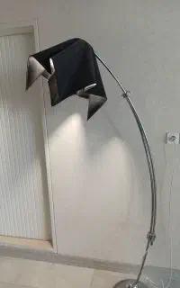 آباژور ایستاده