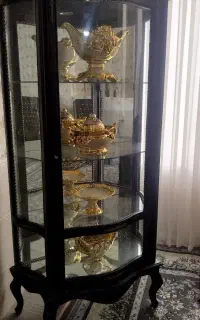 گنجه و ظروف داخلش