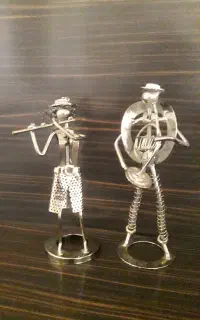 مجسمه فلزی