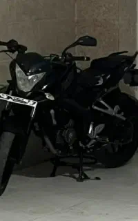 این موتور ns200 شب جمعه به سرقت رفته
