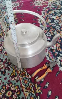 کتری قدیمی بزرگ زیاد استفاده نشده