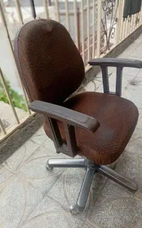 صندلی و طبق