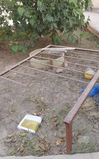 تخت اهنی