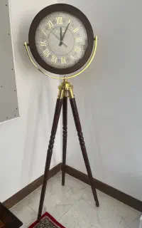 ساعت پایه دار