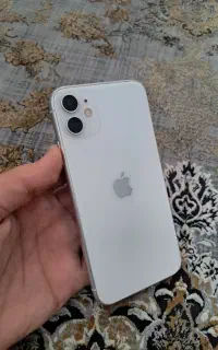 ایفون 11 نرمال تمیز