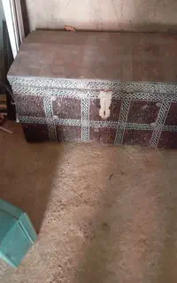 صندوق قدیمی در حد نو