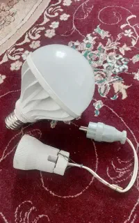 یک عدد لامپ بزرگ و کم مصرف