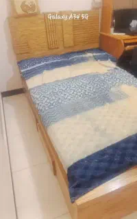 تخت خواب و میز آرایش