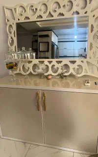 آیینه و کنسول