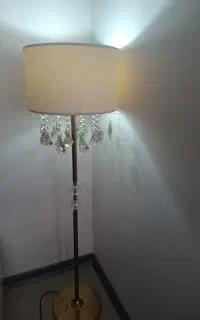 لوسترواباژر کنار سالن